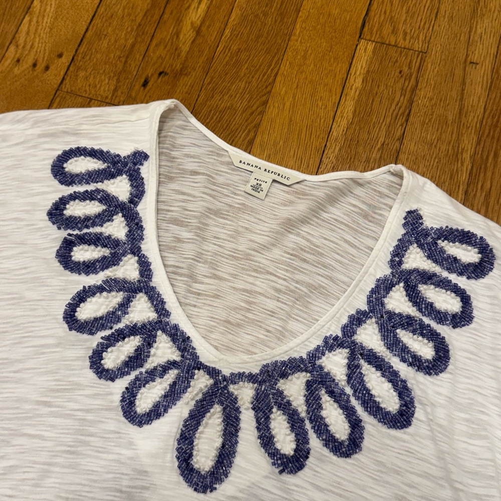Banana Republic - Chic White Blouse with Blue Detailing - Picture 2 of 5